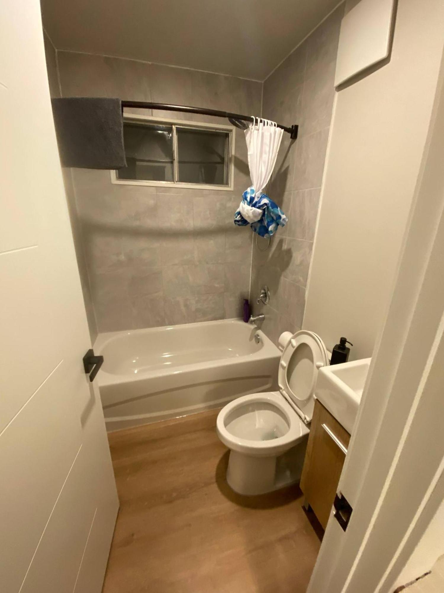 Central 2Br Near Unveristy And Whyte Ave إيدمونتون المظهر الخارجي الصورة