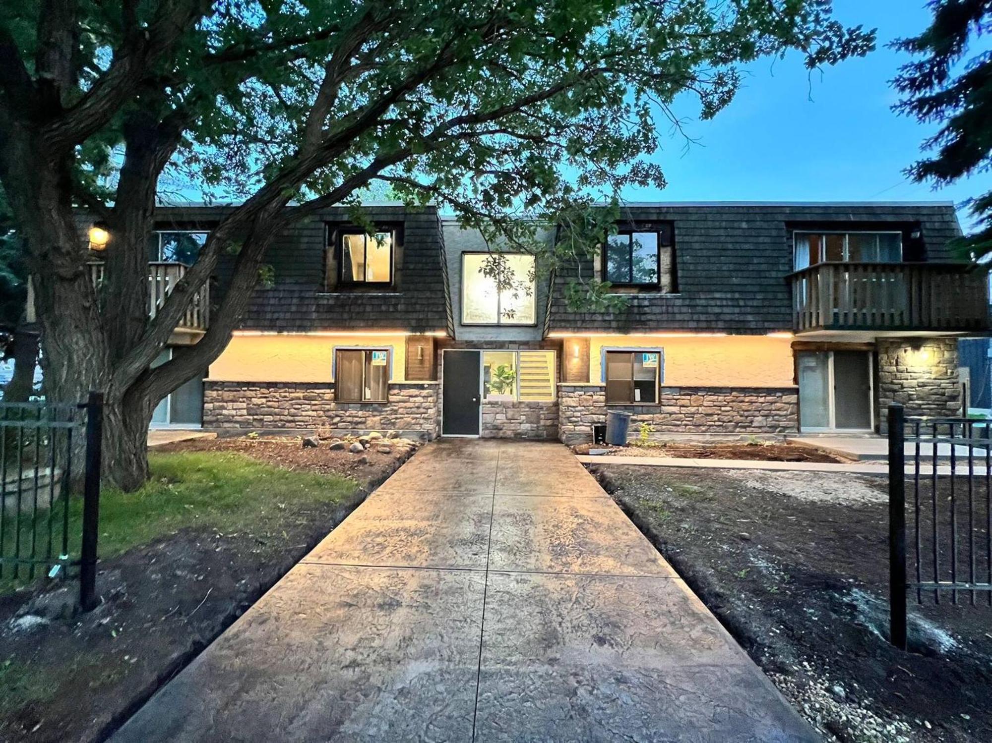 Central 2Br Near Unveristy And Whyte Ave إيدمونتون المظهر الخارجي الصورة